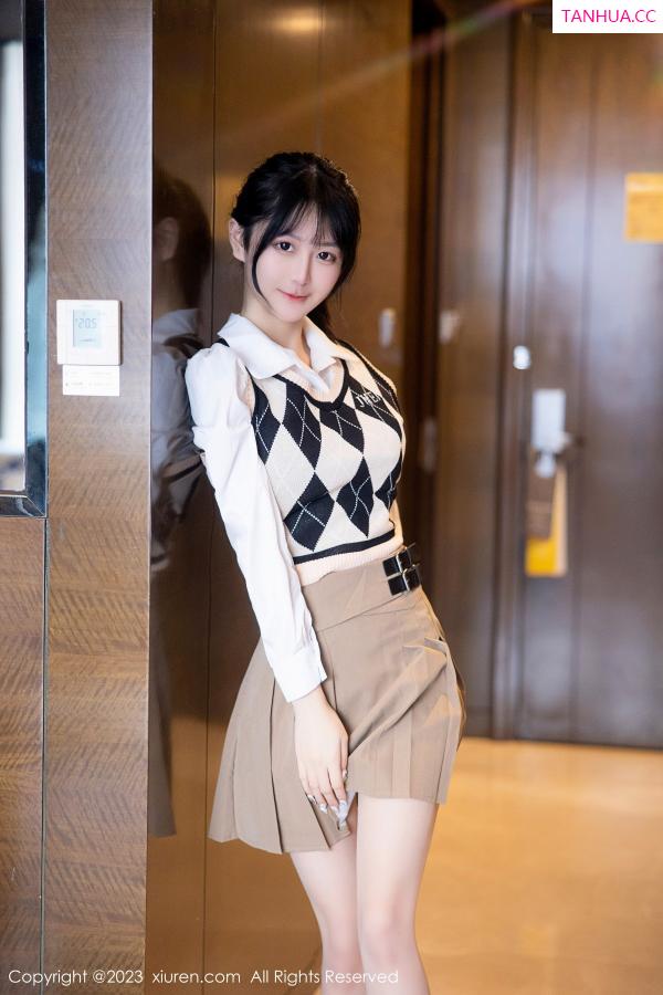   [XiuRen]高清写真图 2023.02.27 No.6329 谢小蒽 短裙美腿第4张图片